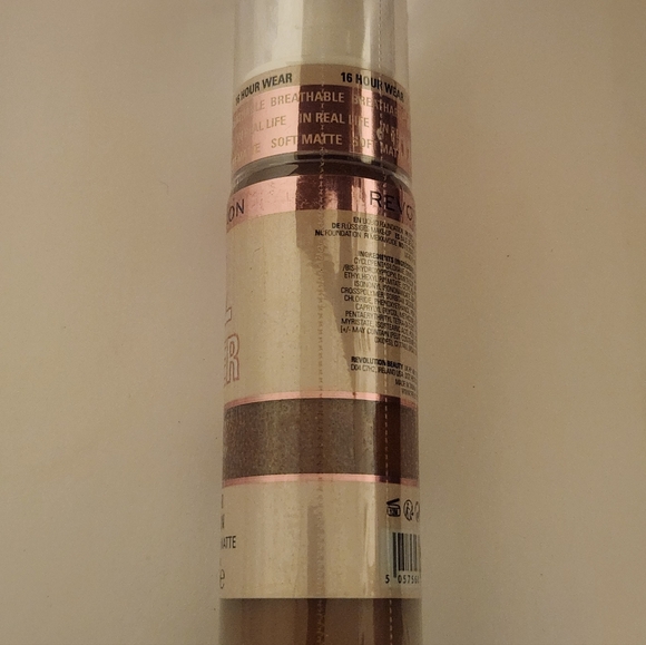 Revolution IRL Filter Foundation - F16 - Picture 2 of 3